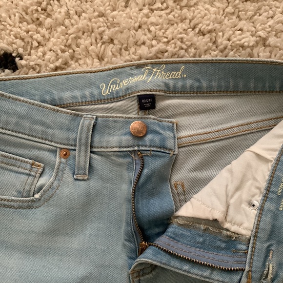 Universal Thread Girlfriend Mom Jeans - Picture 5 of 6